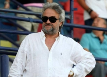 ti apanta o kompotis stis kataggelies kapo.w l