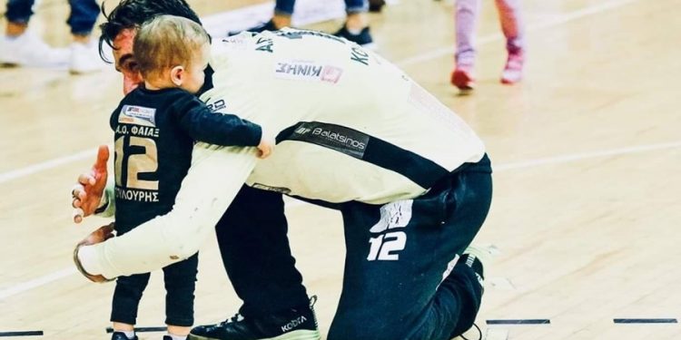 Η έκπληξη γεννεθλίων στον Ευγένιο Κουλούρη (video)