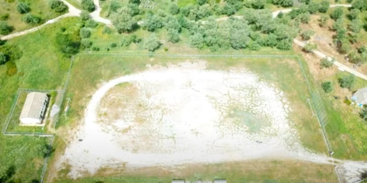 Πολιτιστικός Αγ. Νικολάου: Τοποθέτηση χλοοτάπητα με… δόσεις!