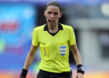 Σφύριξα… κι άρχισες! Πρώτη γυναίκα διαιτητής στο Champions League