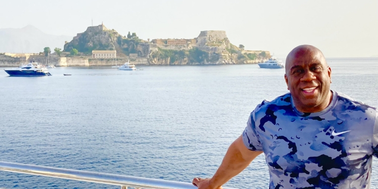 Στην Κέρκυρα για διακοπές ο θρύλος του ΝΒΑ, Μάτζικ Τζόνσον