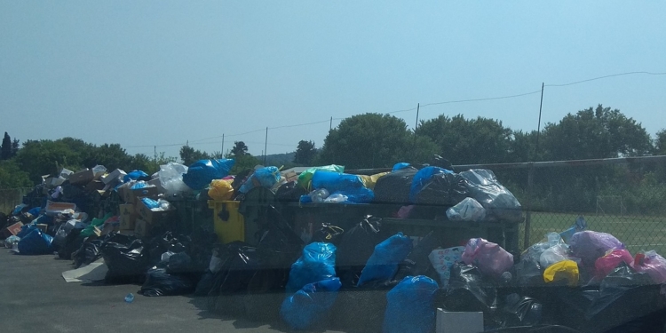 ΑΕ Φαιάκων: Μας είπαν για εξέδρες, αλλά γέμισε σκουπίδια το γήπεδο του Αγίου Μάρκου