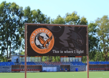 Έπεσαν υπογραφές για την αντικατάσταση του χλοοτάπητα στο γήπεδο της Αχαράβης