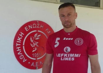 Νίκιτς: Η πρώτη φωτογραφία με τα κόκκινα της ΑΕΛ