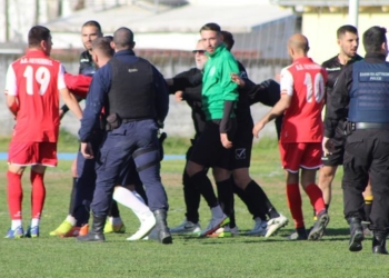 Μοναστηριώτης: «Με χτύπησαν με σιδερογροθιά, πήγαν να μαχαιρώσουν τον αντιπρόεδρο»