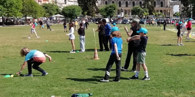 Ξεκίνησε το 1ο Φεστιβάλ Κρίκετ στην Κάτω Πλατεία (video, pics)
