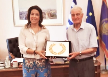 Η Υδραίου βράβευσε το Γ. Κρητικό για την προσφορά του στο μπάσκετ