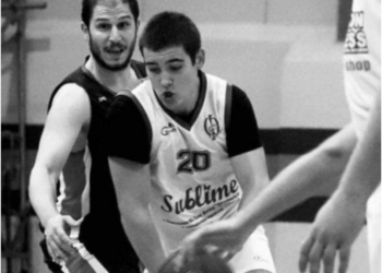 Ο Λευτέρης Δημάκος, παίκτης προπονητής στο Ναυσίθοο