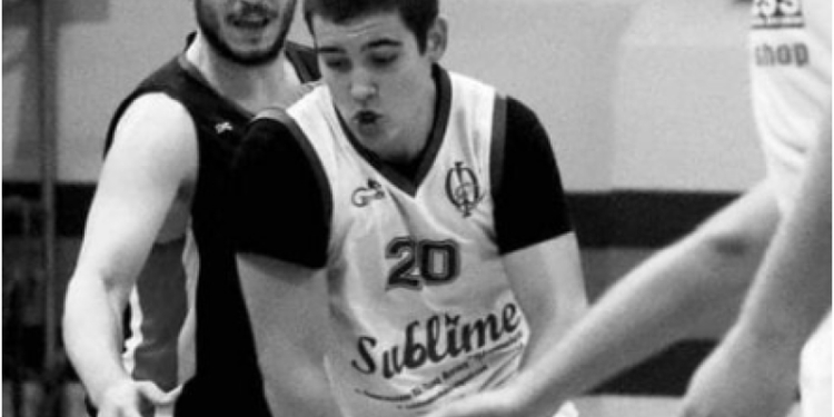 Ο Λευτέρης Δημάκος, παίκτης προπονητής στο Ναυσίθοο