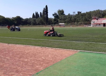 Ξεκίνησαν οι εργασίες συντήρησης του τάπητα στο γήπεδο της Λευκίμμης