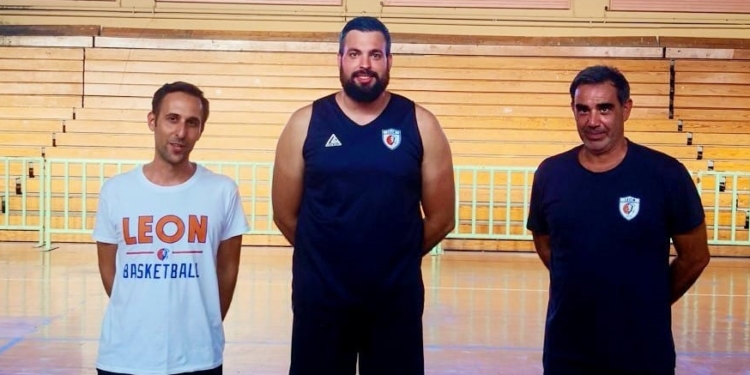 Στο Λέων, ο Νίκος Ούστογλου