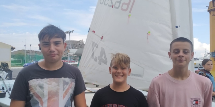 ΝΑΟΚ: Τρεις ιστιοπλόοι πάνε στο Πανελλήνιο του Αιγίου