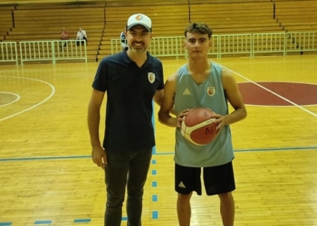 Ο Αγιούς στο Λέων…