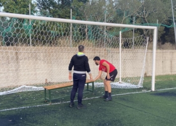 Γήπεδο Σκριπερού: Στην αδιαφορία απαντούν με προσωπική εργασία