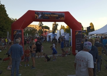 Έτρεξαν μέσα στην παλιά πόλη της Κέρκυρας