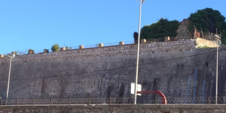 Προσωρινό… λουκέτο στο γήπεδο του ΚΓΣ, λόγω του ετοιμόρροπου τοιχίου