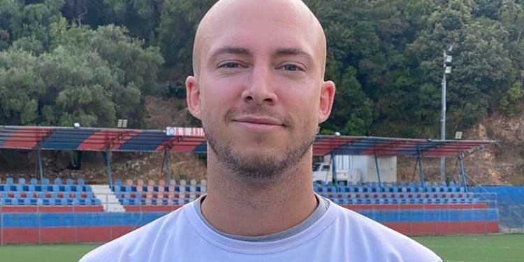 Στις Νυμφές, ο Φρανκ Μπάρι