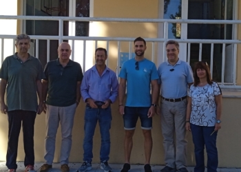 Ο Ντούσκος μεταλαμπαδεύει το νόημα του αθλητισμού στους μαθητές της Κασσιώπης