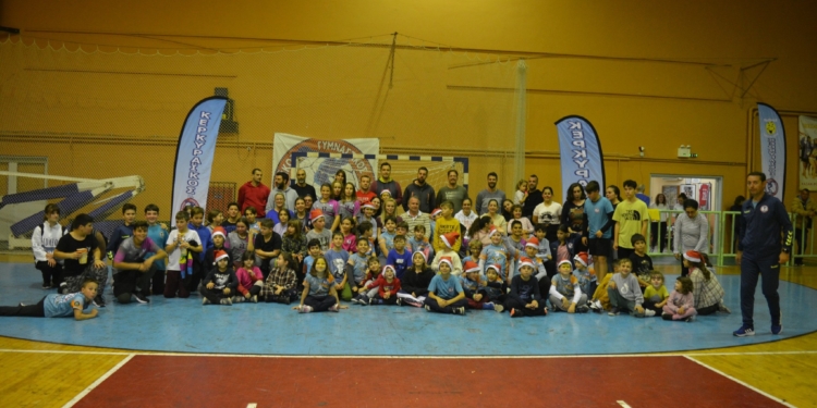 ΚΓΣ: Χριστουγεννιάτικη γιορτή απ’ το τμήμα χάντμπολ