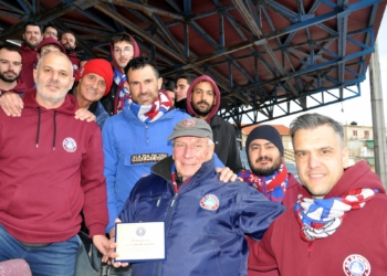 Οι Vourligans βράβευσαν έναν πολύ… ιδιαίτερο φίλαθλο του ΑΟ Κέρκυρα