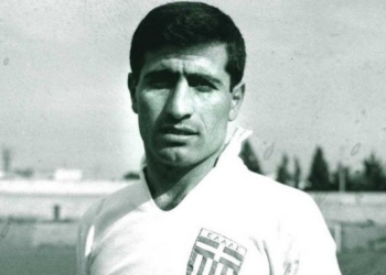 Πέθανε ο Μίμης Παπαϊωάννου – Πανελλήνια συγκίνηση για τον θρύλο της ΑΕΚ