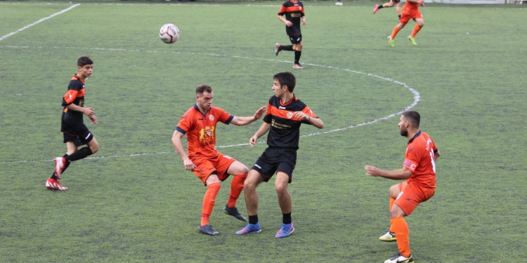 Ο Θιναλιακός φόρεσε το… στέμμα του (pics)!