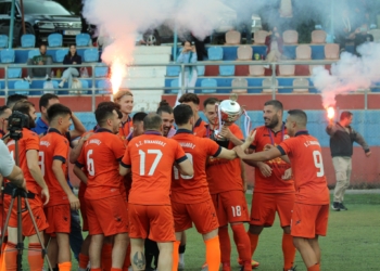 Ο Θιναλιακός φόρεσε το… στέμμα του (pics)!