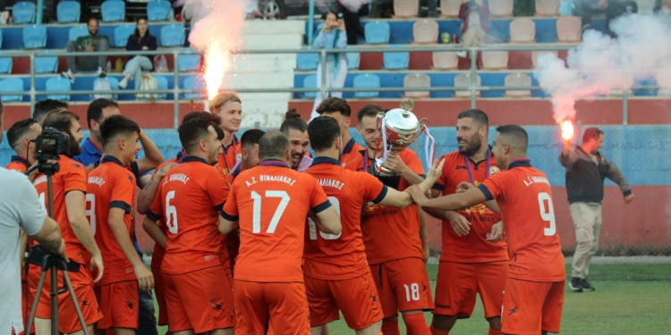 Ο Θιναλιακός φόρεσε το… στέμμα του (pics)!