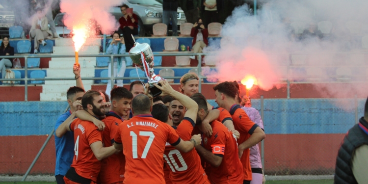 Ο Θιναλιακός φόρεσε το… στέμμα του (pics)!