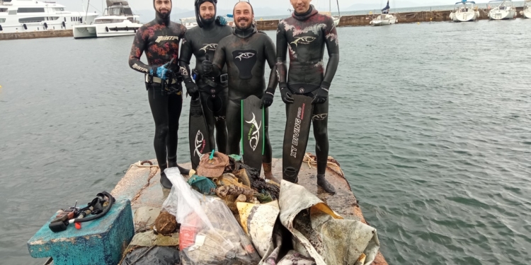Υποβρύχιος καθαρισμός από το τμήμα αλιείας του ΝΑΟΚ