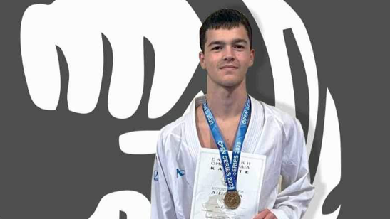 Χρυσός ο καρατέκα Δ. Γκίνης