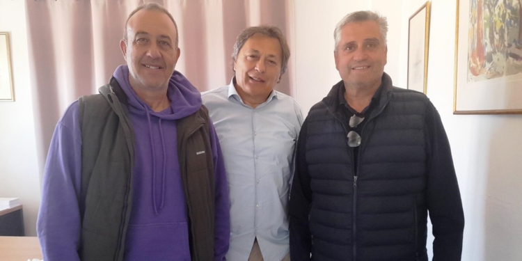 Αυλωνίτης: «Περίεργες» οι συνεχείς ματαιώσεις της παραχώρησης του παραλιακού μετώπου