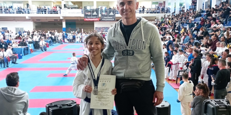 Ασημένια η Π. Τσιμπούκη στο Πανελλήνιο Καράτε