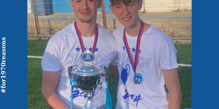 Οι αφοί Βλασερού παραμένουν… Μπλε!