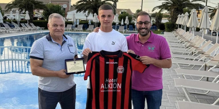 Ο Οδυσσέας Αυλιωτών βράβευσε τον πρωταθλητή Ευρώπης Χ. Μουζακίτη (pics)