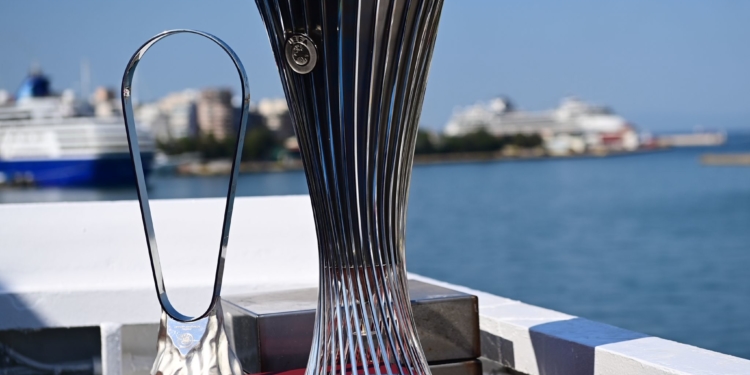 Έρχονται στο Λιστόν τα ευρωπαϊκά τρόπαια του Ολυμπιακού