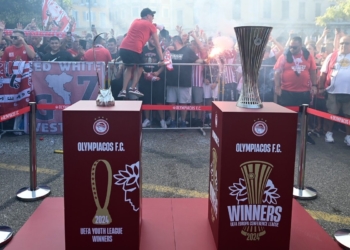 Το Λιστόν βάφτηκε… Κόκκινο για τα ευρω-τρόπαια του Ολυμπιακού!