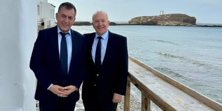 Συνάντηση Γκίκα – Βρούτση: Δύο εκατομμύρια για το ΕΑΚΚ