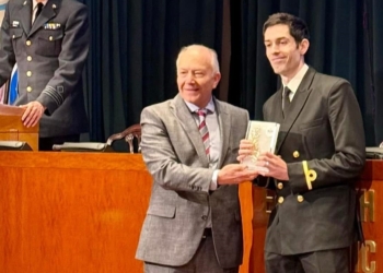 Ο Γκίκας βράβευσε τον… σημαιοφόρο Μίλτο Τέντογλου!