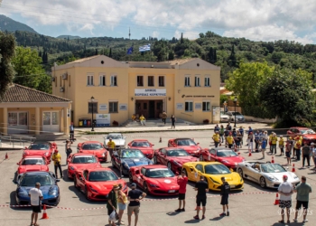 Λάμψη από πανέμορφες Ferrari στην Αχαράβη (Pics)