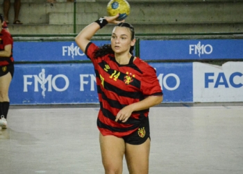 Μια Βραζιλιάνα στη γυναικεία ομάδα χάντμπολ του ΚΓΣ