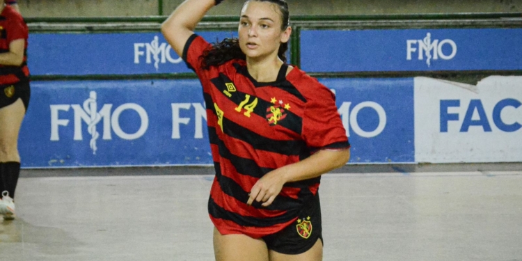 Μια Βραζιλιάνα στη γυναικεία ομάδα χάντμπολ του ΚΓΣ