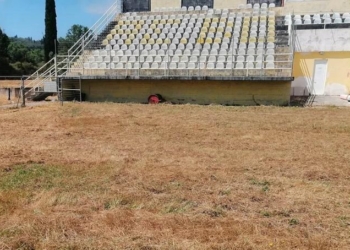 Έπεσαν οι υπογραφές για την αποκατάσταση των γηπέδων Άνω Κορακιάνας και Καστελλάνων