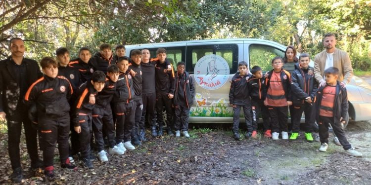 Ακαδημία Θιναλιακού: Όμορφες στιγμές με τα παιδιά της “Αγκαλιάς”