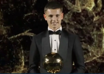 O Μουζακίτης παρέλαβε το βραβείο του Golden Boy της χρονιάς!