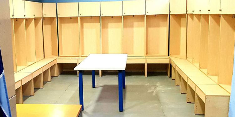 Όλυμπος: Εξοπλισμός, αποδυτήρια και στο βάθος κερκίδα και μουσείο