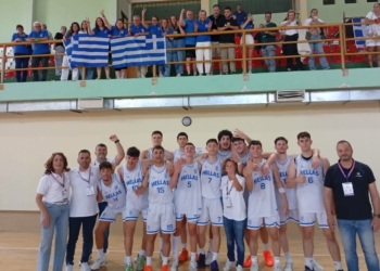 Ο N. Mπαρλογιάννης κατέκτησε το Παγκόσμιο Σχολικό με την Ελλάδα