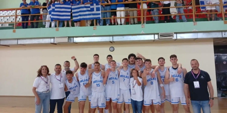 Ο N. Mπαρλογιάννης κατέκτησε το Παγκόσμιο Σχολικό με την Ελλάδα